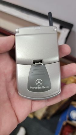 MOTOROLA MERCEDES BENZ FLIP PHONE 