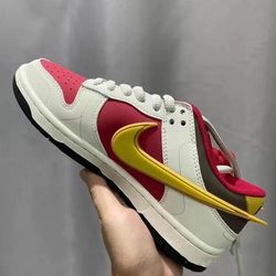 DUNk low-top sneakers