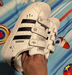 Adidas Minecraft 2.5Y