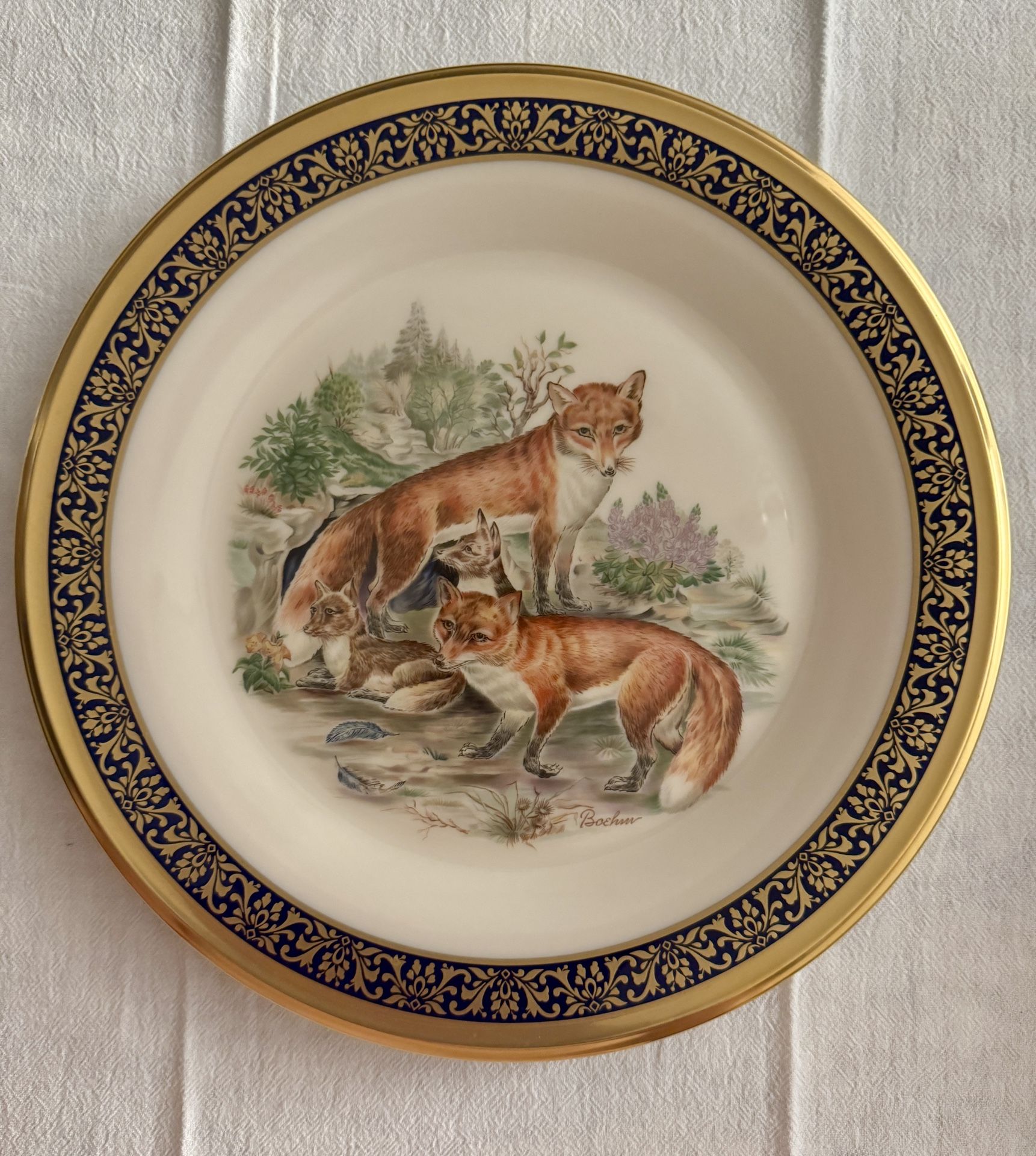 BRAND NEW! Beautiful Lenox Porcelain “Red Foxes” Gold rimmed Collectible Plate 