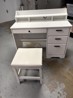 Desk In Great Condition