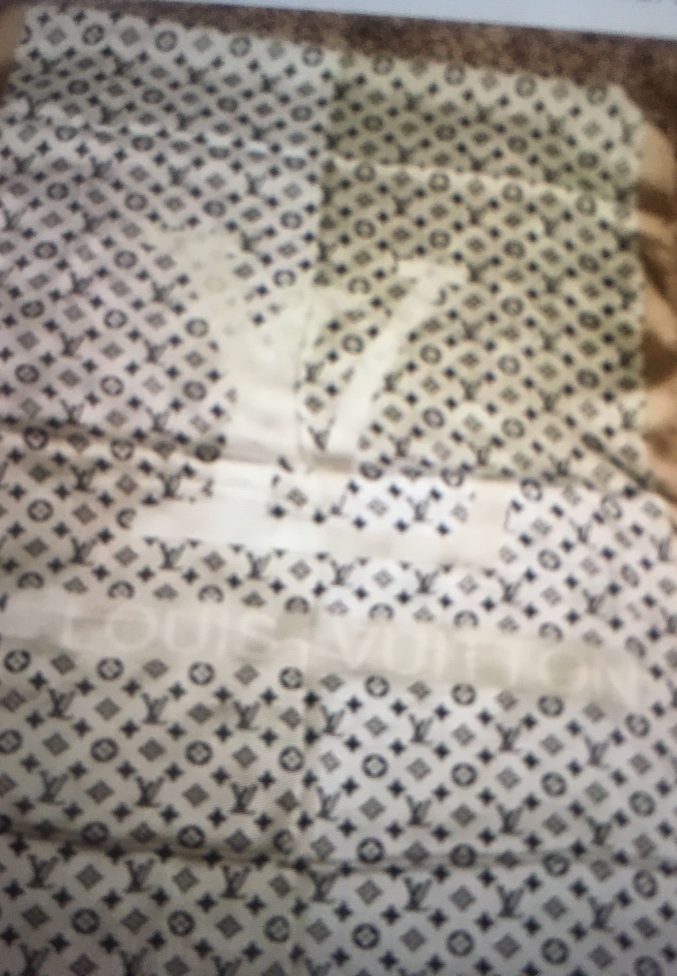 NWT authentic Louis Vuitton monogram telling stole