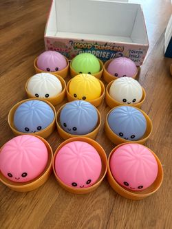 🥟 Mood Dumpling Lamp Surprise Squishy Fidget Toy – Rainbow Collection