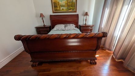 Solid wood carved traditional Queen bedroom set
