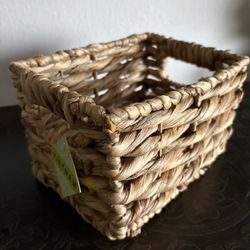 Braided Seagrass Square Basket New with Tag
