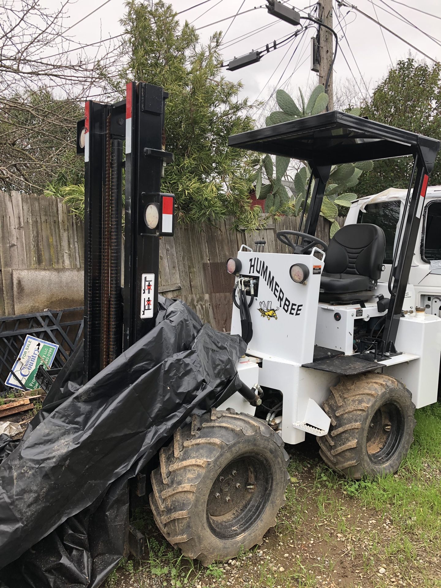 Hummer bee forklift