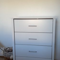White 4-Drawer Dresser – Modern & Minimalist