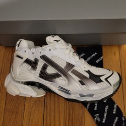 MENS RUNNERS! SIZE/9