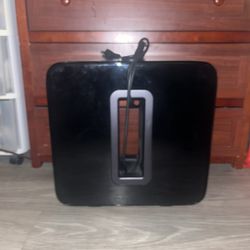Sonos Sub Woofer Sound Bar And 2 Standing Speakers