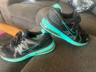 Black&green women’s Nikes size 8.5 used condition $10