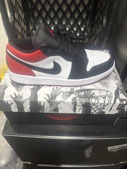 AIR JORDAN 1 LOW SE SIZE 9