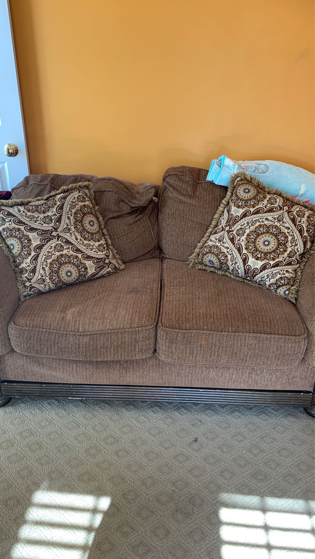 2 sofas, rocking chair and coffe table