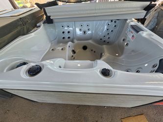 New cal spa 7ft full warranty