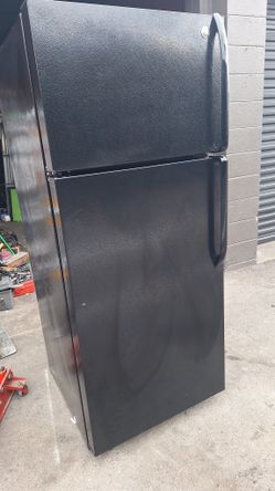 G E , APARTMENT REFRIGERATOR (DELIVERED)