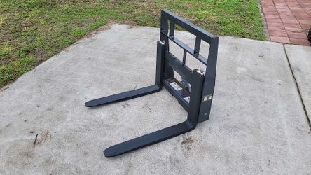 Wolverine Mini Skid Steer Pallet Forks – 2500 lbs Capacity