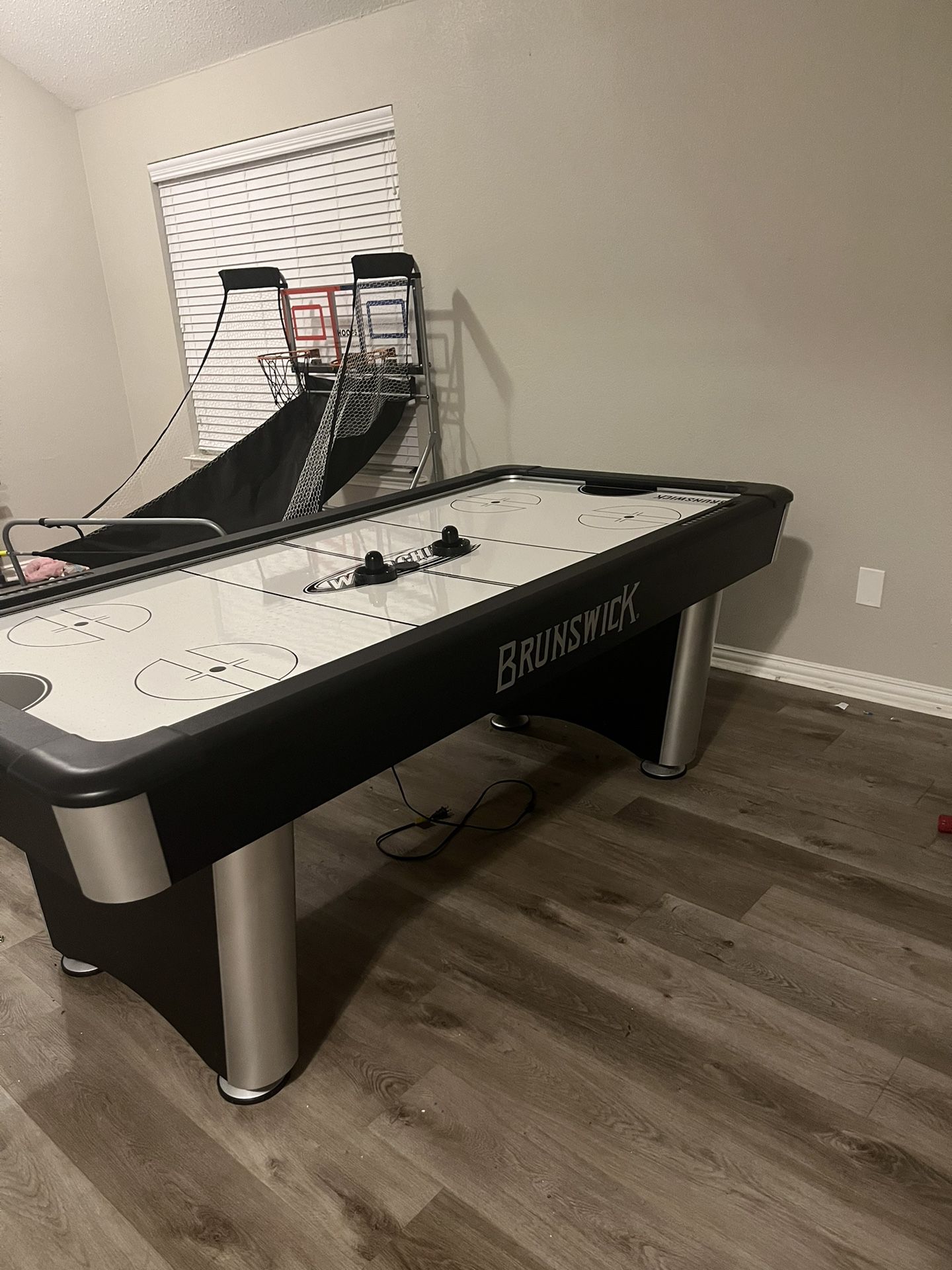 Brunswick Air hockey Table - Very Good condition 