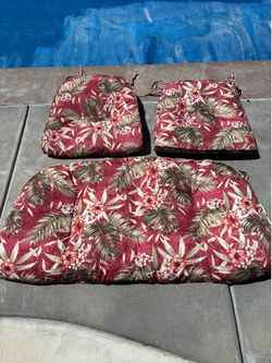 Outdoor cushion set