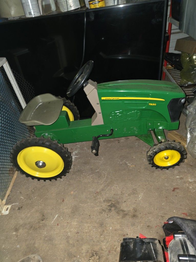 John Deere Pedal Tractor