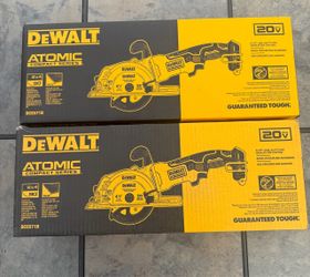 DEWALT ATOMIC 20V MAX 4-1/2 in. Brushless Cordless Circular Saw DCS571B