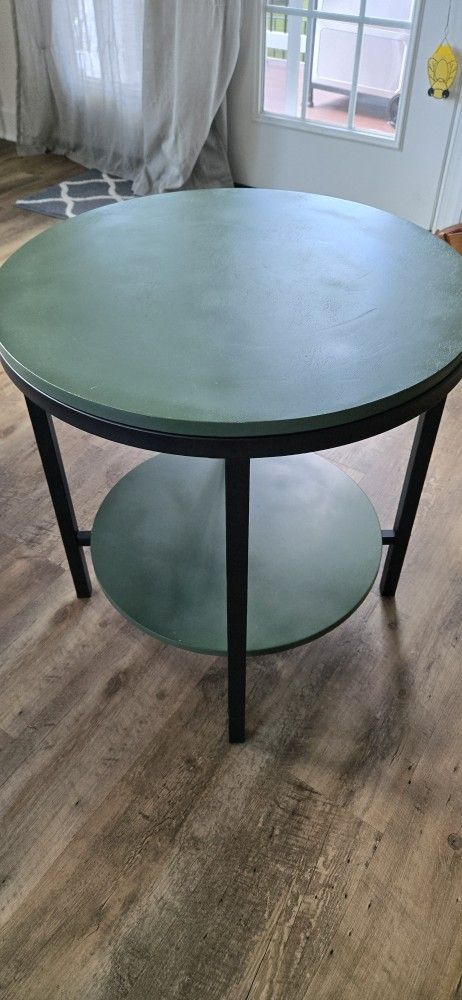 Refurbished 23"×25" Round side/end table