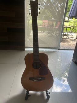 Yamaha Acoustic Guitar Natural Wood Finish