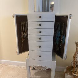 Ivory With Gold Accents Xtra Big Jewelry Box