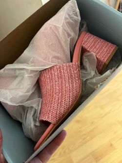 NEVER WORN Ladies Size 9 Adapt Sandals