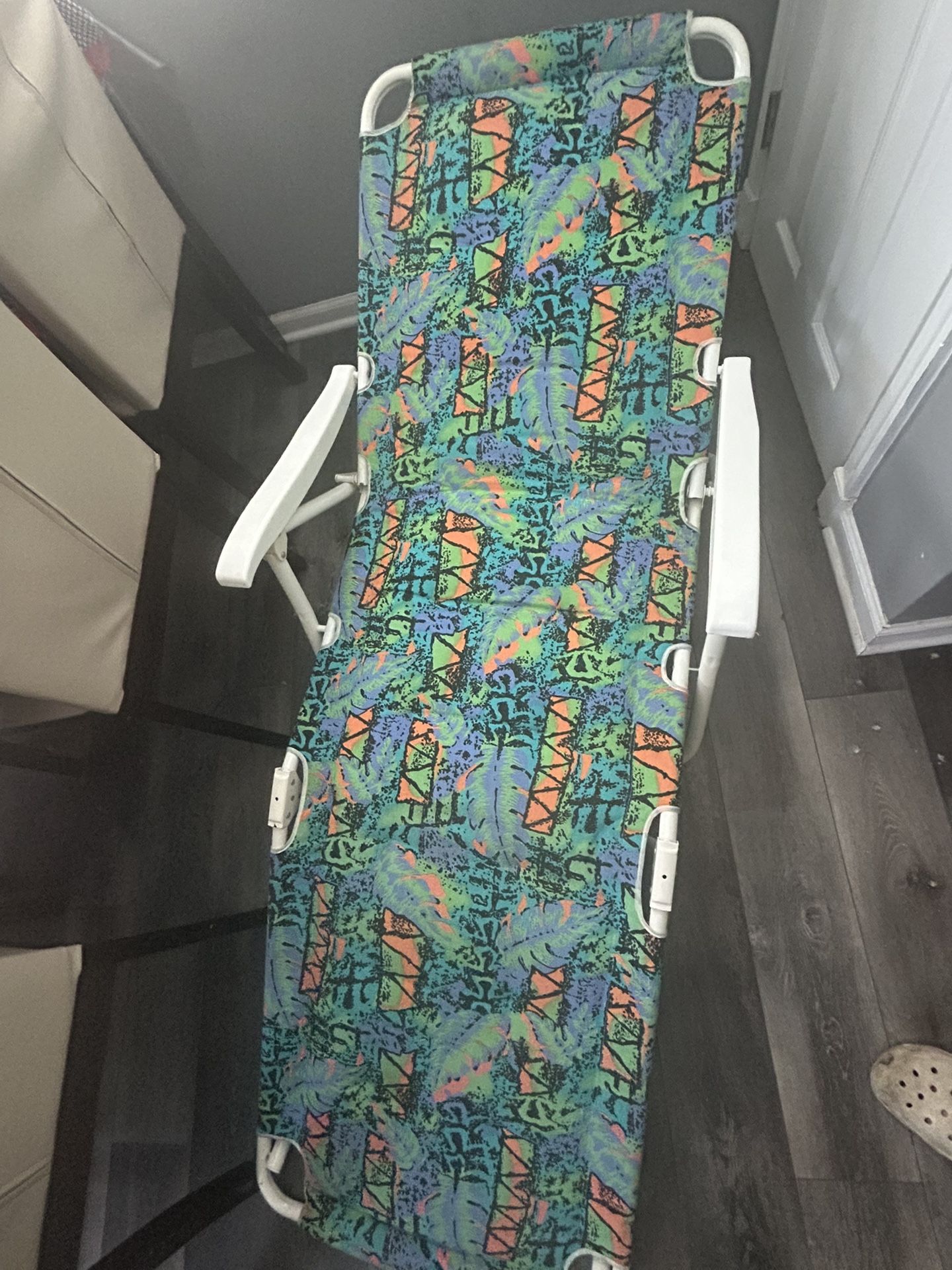 Retro Folding Beach Lounge Chair