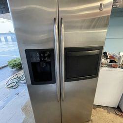 Ge Refrigerator 36x69”