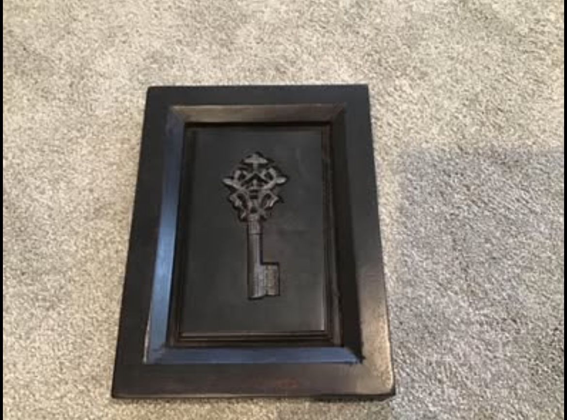 New Pier One Black Wooden Plaque with Key Wall Art Sign Picture Frame Home Decor