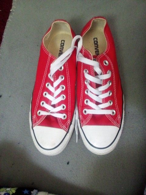 🔥 Near New! Red Converse Low Tops - Unisex Men's 6 / Women's 8