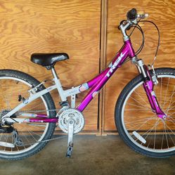 Trek MT220 21-Speed Girls Mountain Bike - Excellent Condition