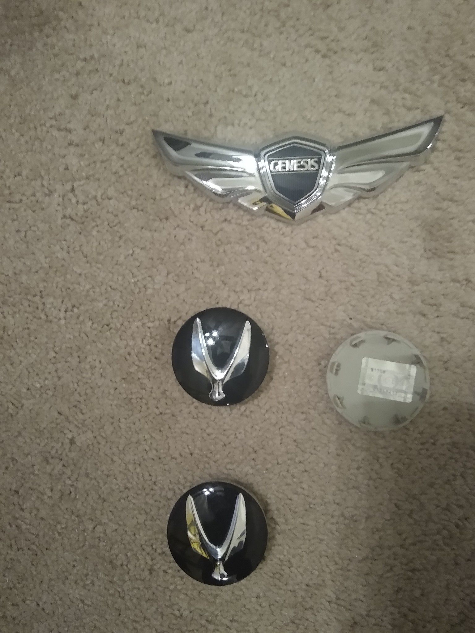 Hyundai Equis center wheel caps and emblem
