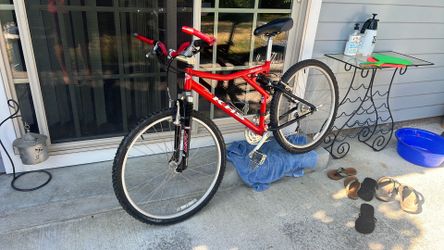 Full suspension sports bike, 21 speed
