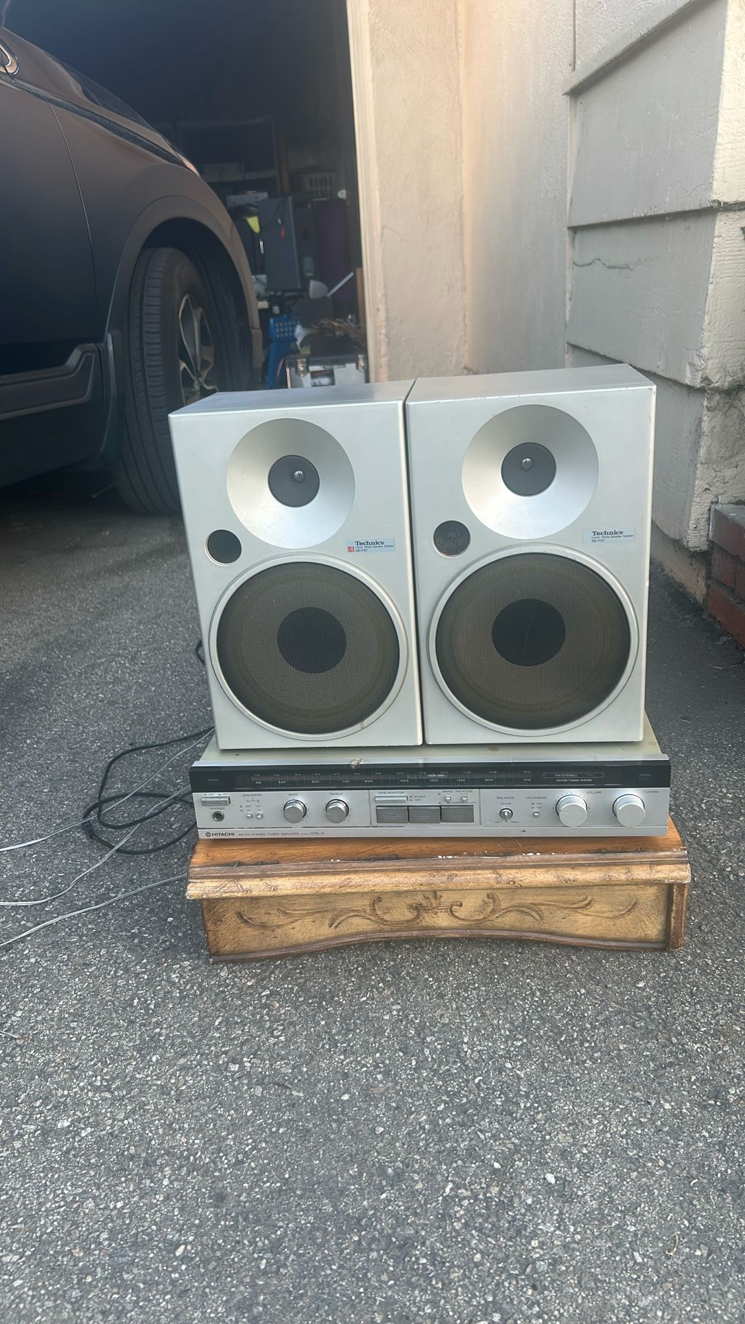 Hitachi Receiver And Technics Bookshelf Speakers