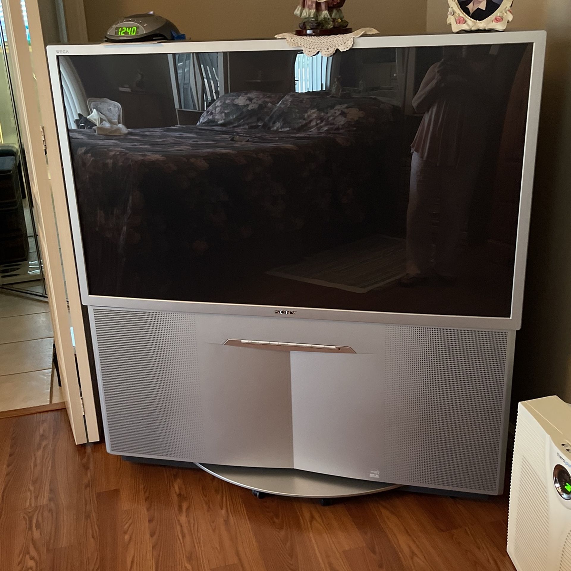 Two TV Free