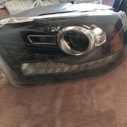 2014 RAM 1500 Headlight (only 1 Light)