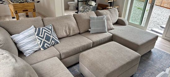 Living Spaces Large Sectional + Storage Ottoman – Like New