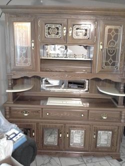 BEAUTIFUL WOOD CHINA CABINET