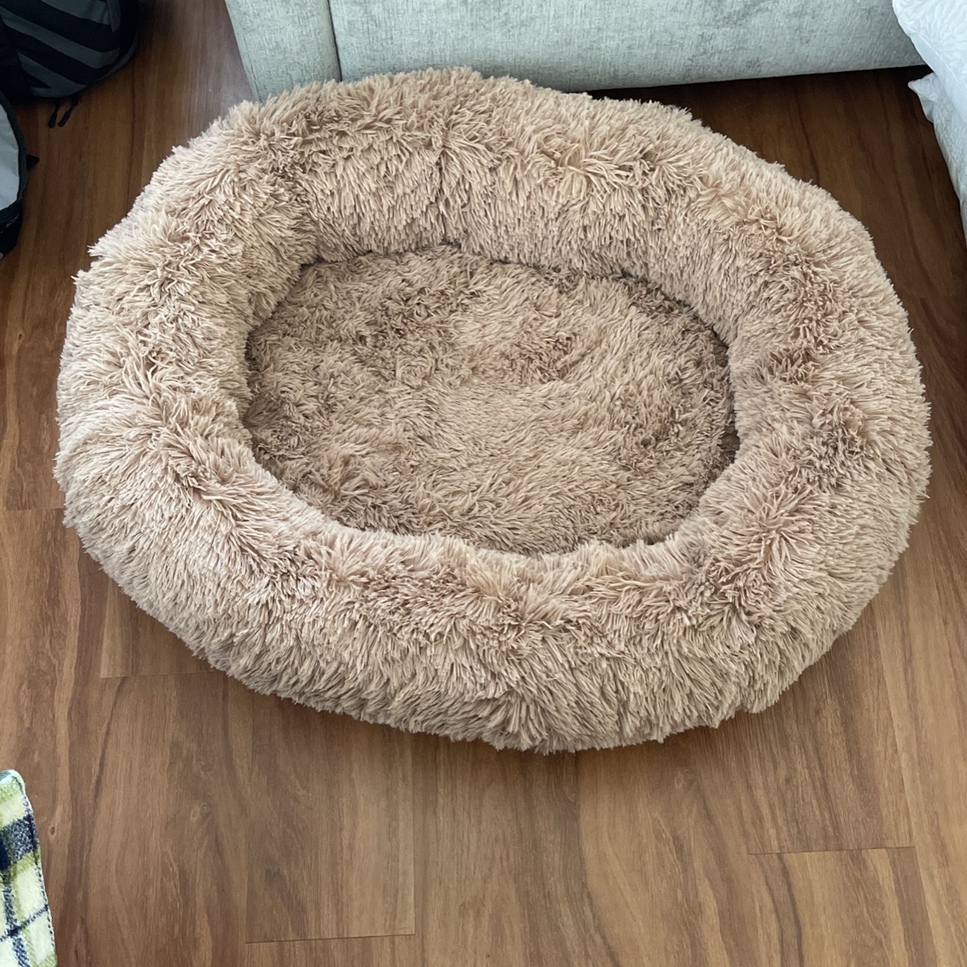 Large Fluffy Dog Bed BRAND NEW 
