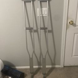 Adult crutches
