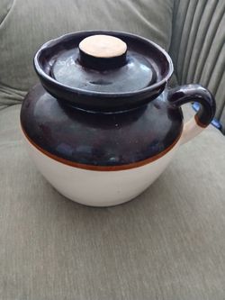 Older Vintage Roseville Bean Pot