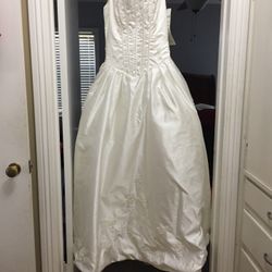 Beautiful vintage style wedding dress
