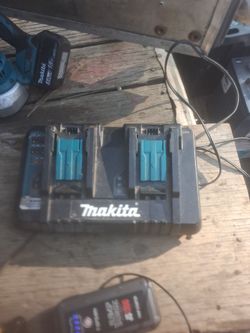 Makita 18 volt dual charger