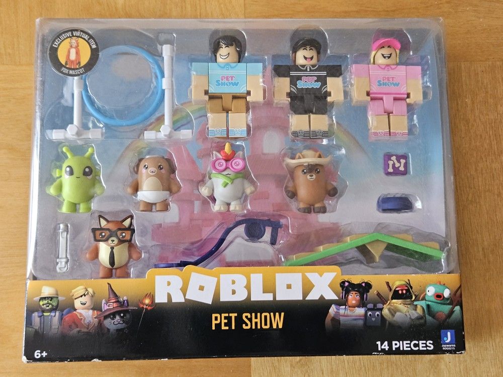 Roblox Pet Show NIB 14 Pieces