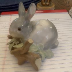 Lladro - # 4774, Rabbit Eating