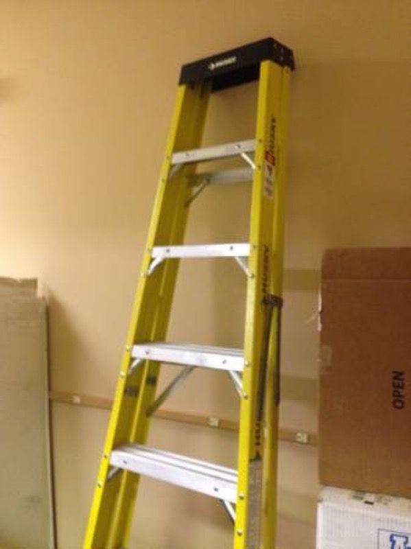 Husky 8' Ladder, Like New