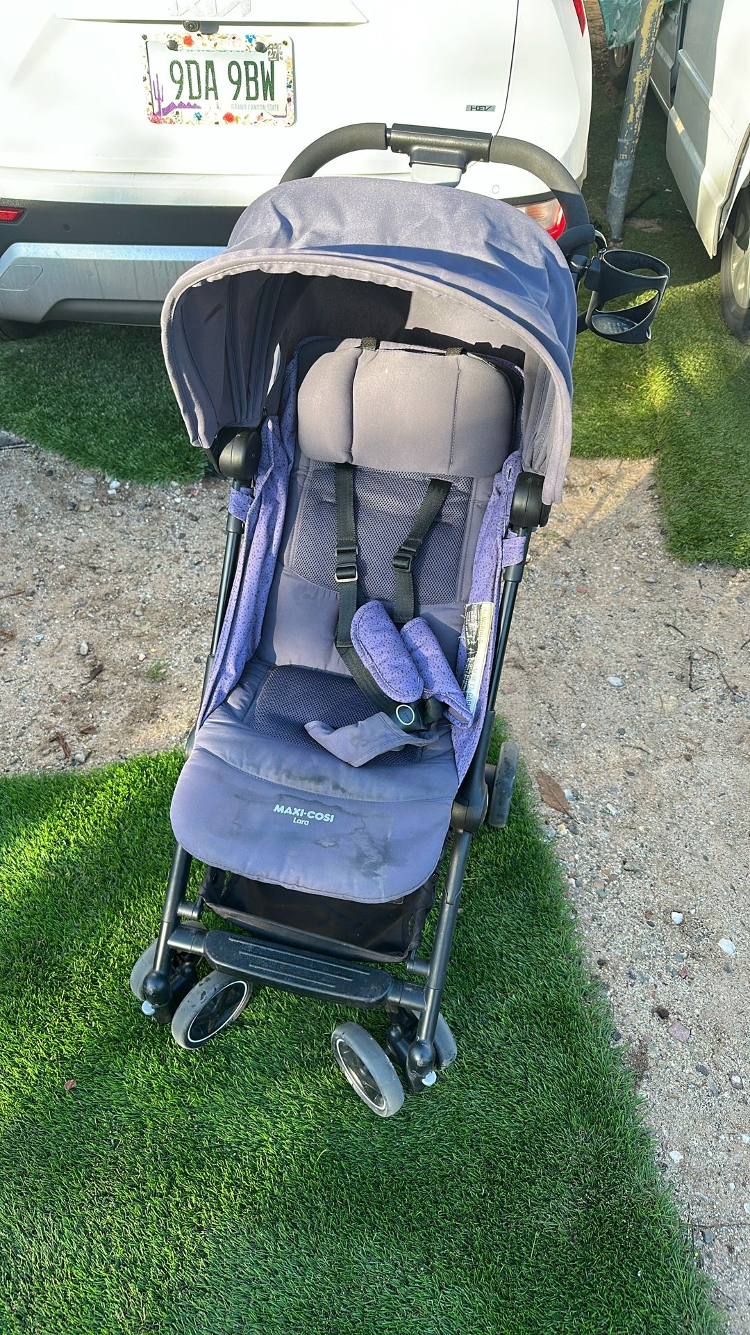 Maxi-Cosi Stroller Measuring 40 Inches High By 26 Inches Long And 20 Inches Wide