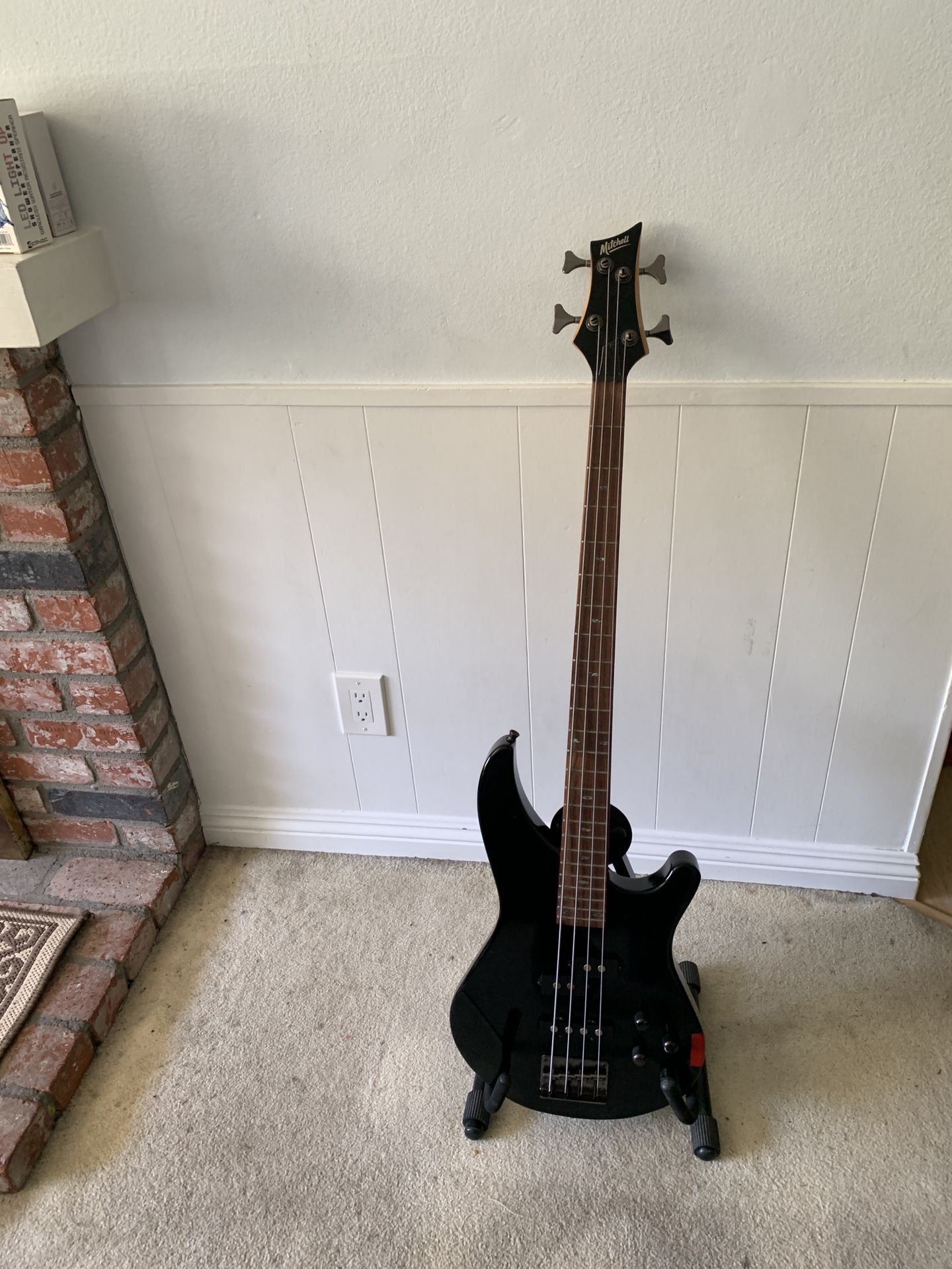 MITCHELL ELECTRIC BASS GUITAR