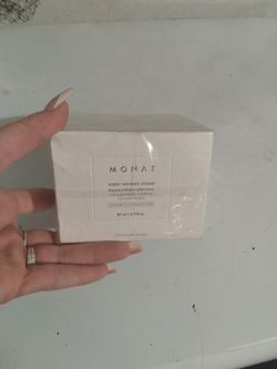 Monat Berry Refined Scrub